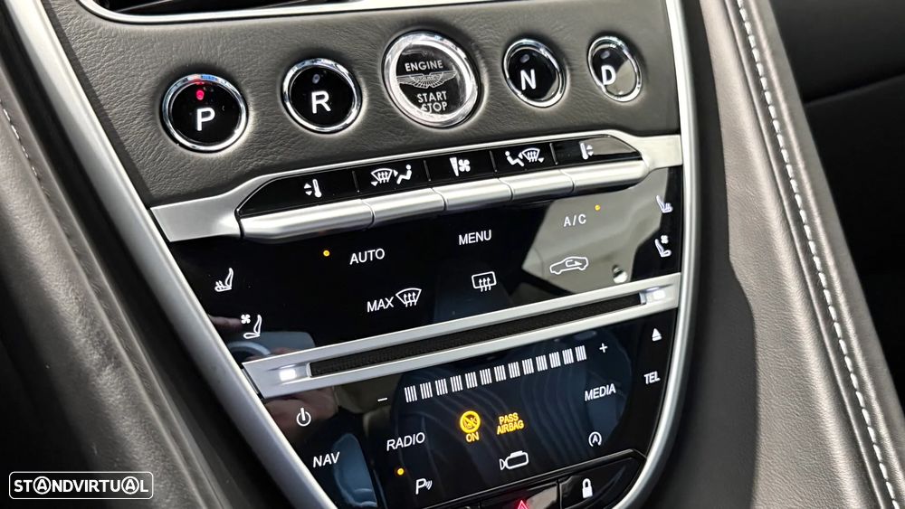 Aston Martin DB11 Coupé V8 - 27