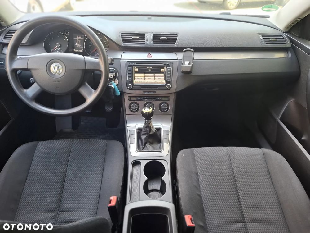 Volkswagen Passat 2.0 TDI DPF BlueMotion Technology Comfortline - 9