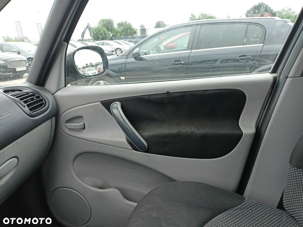 Citroën Xsara Picasso - 12