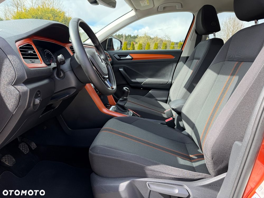 Volkswagen T-Roc - 17