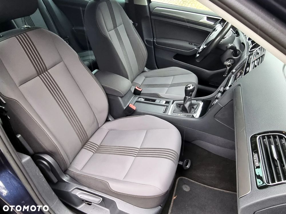 Volkswagen Golf - 22