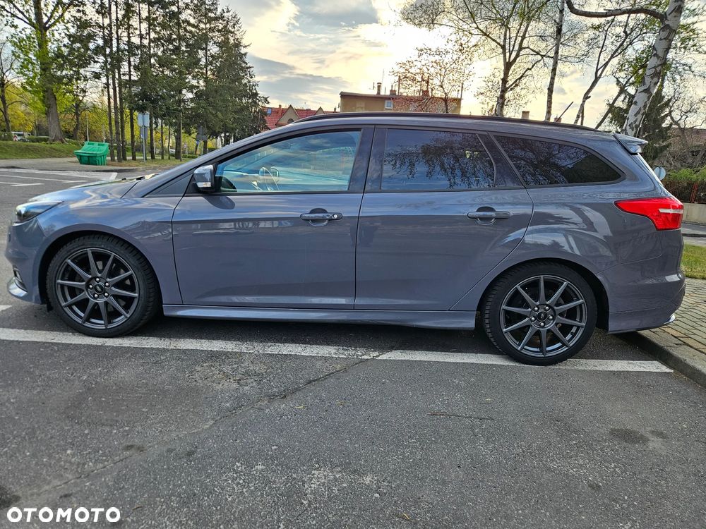 Ford Focus 2.0 EcoBoost ST mit Leder-Sport-Paket - 8