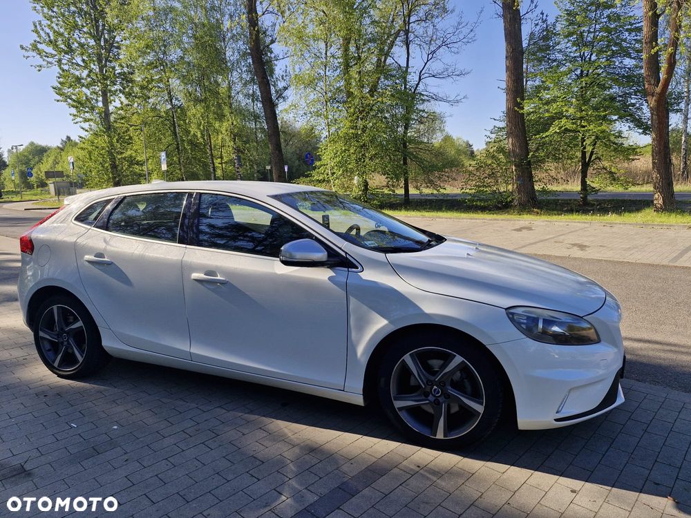 Volvo V40 T3 R-Design - 4