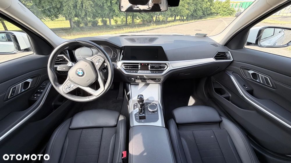 BMW Seria 3 318i Sport Line - 16