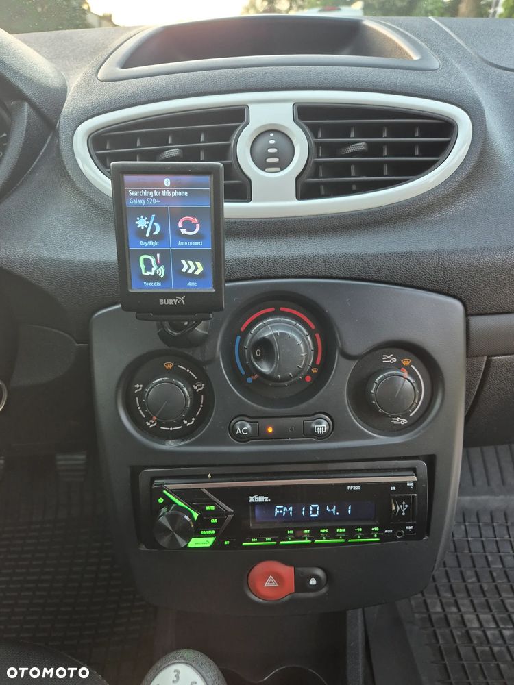 Renault Clio 1.2 16V 75 Yahoo - 11