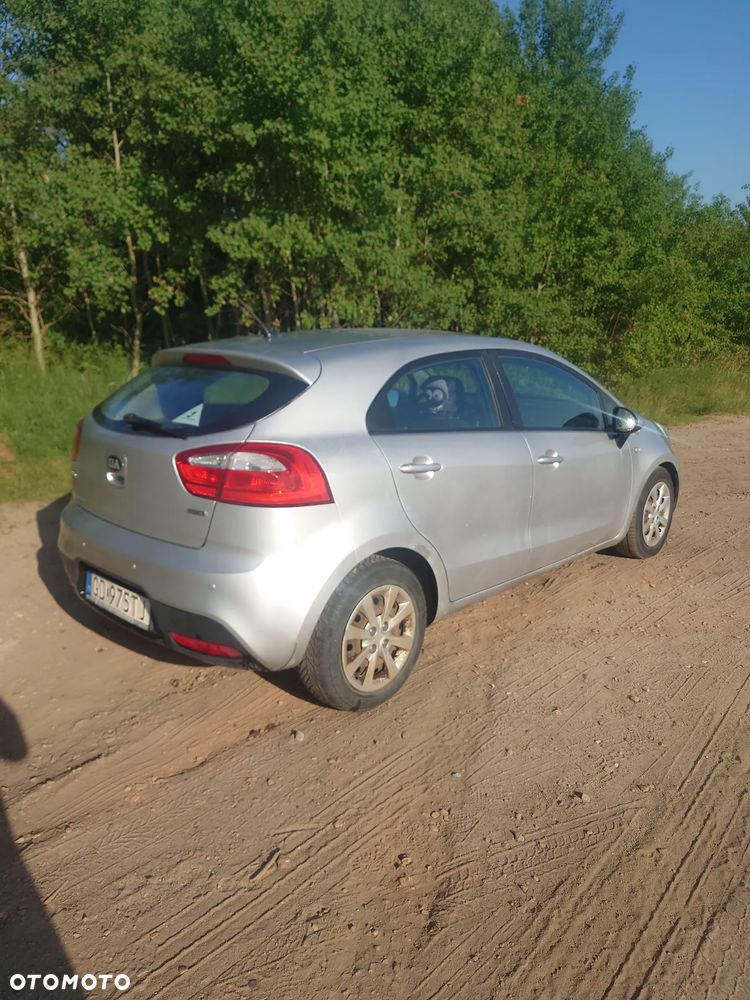 Kia Rio 1.4 crdi M - 4