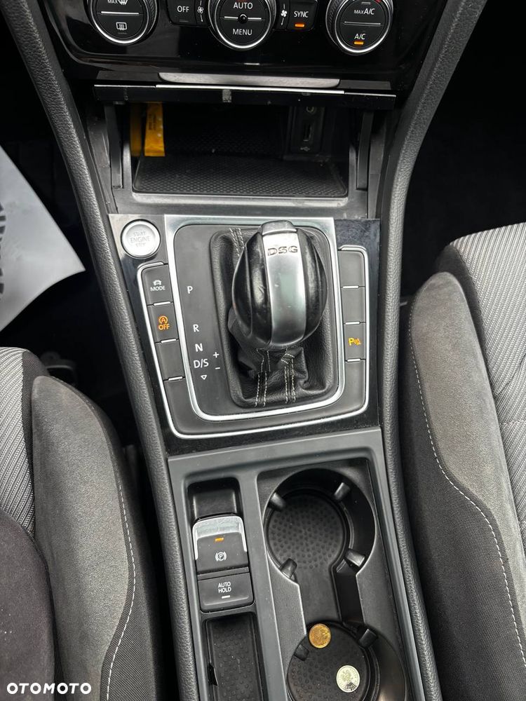 Volkswagen Golf - 6