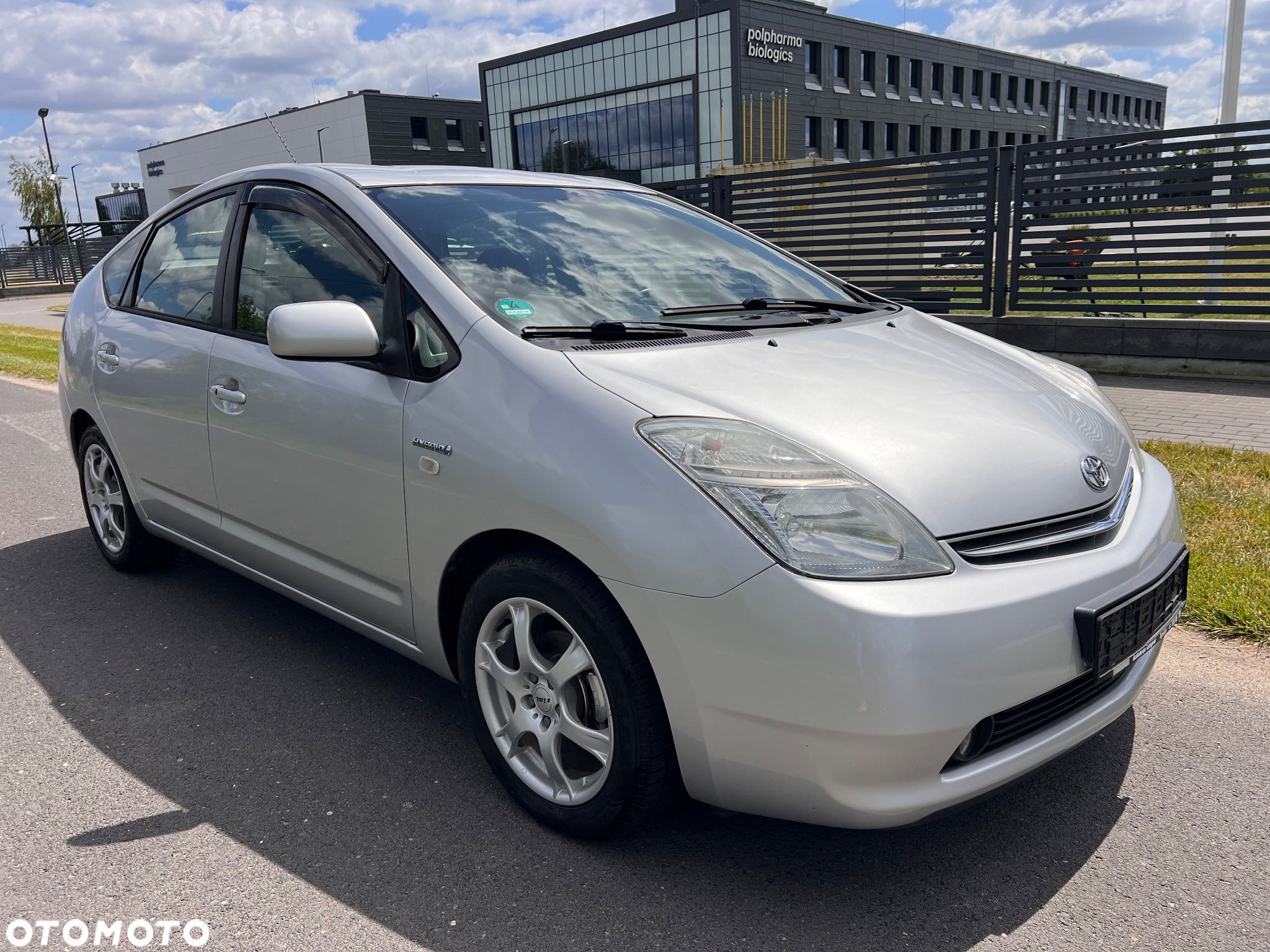Toyota Prius (Hybrid) Executive - 2