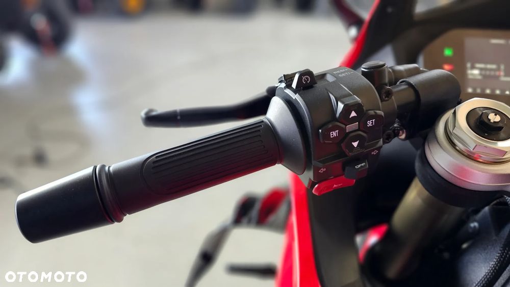 QJMOTOR SRK 800RR - 19