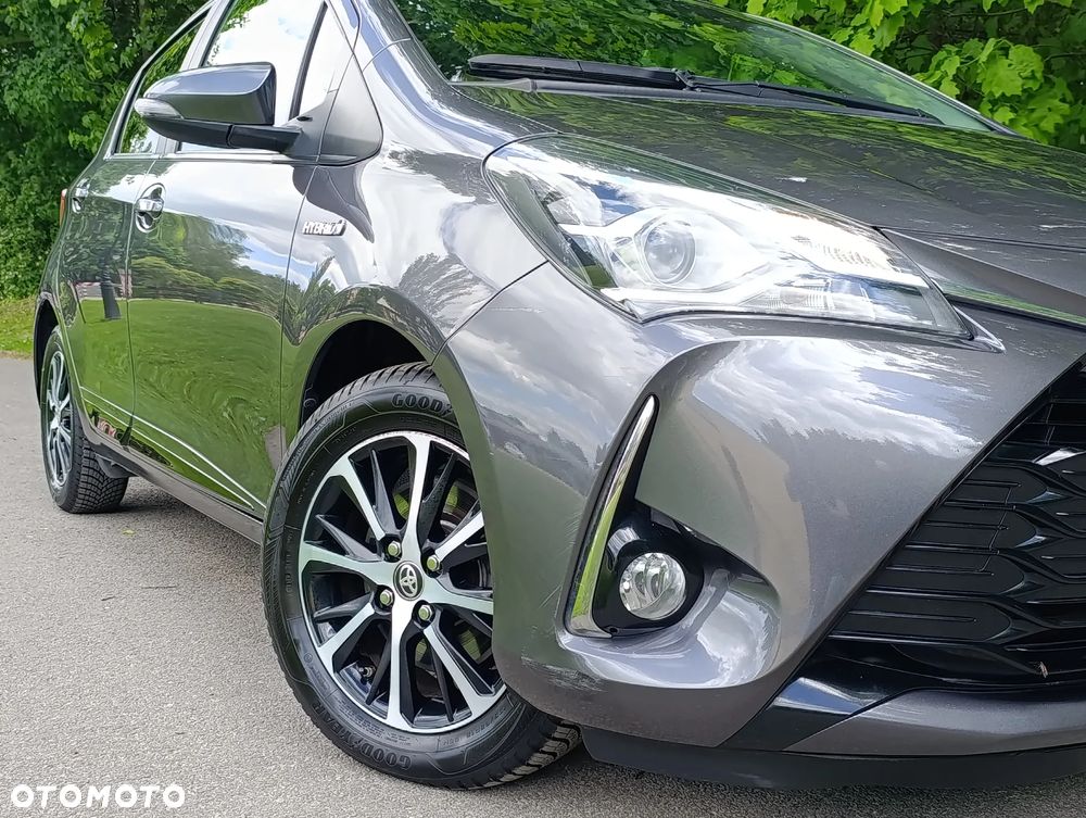 Toyota Yaris Hybrid 100 Premium - 29