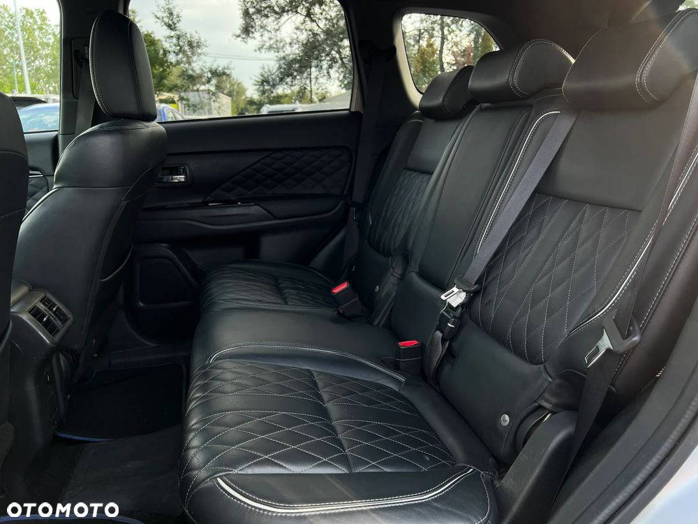 Mitsubishi Outlander - 31