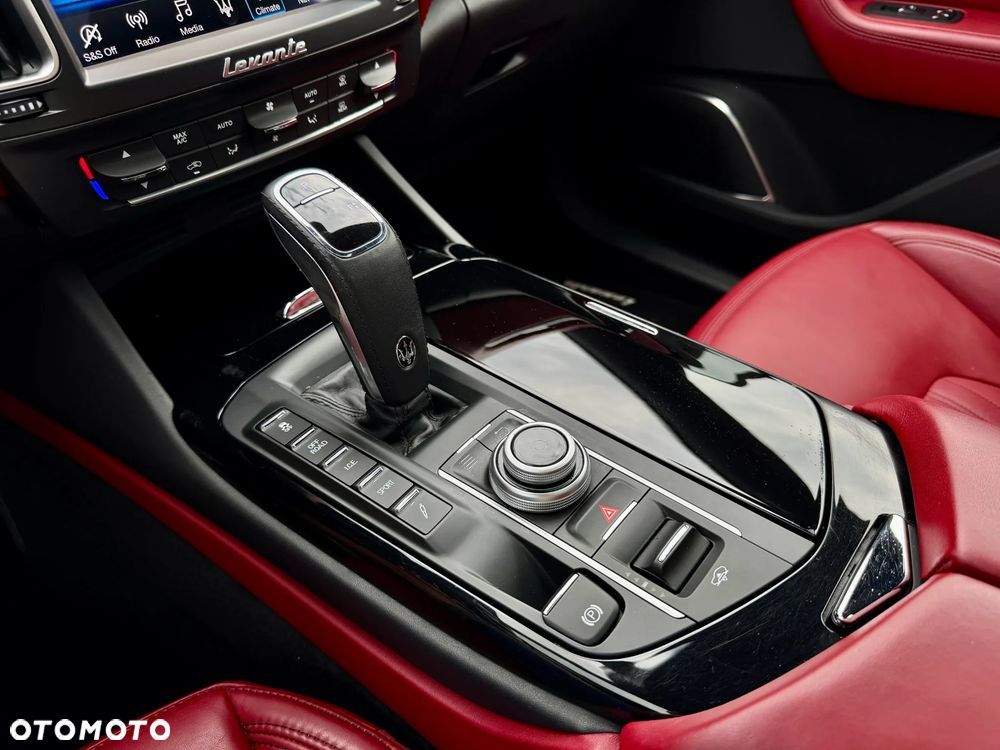 Maserati Levante S Q4 - 12