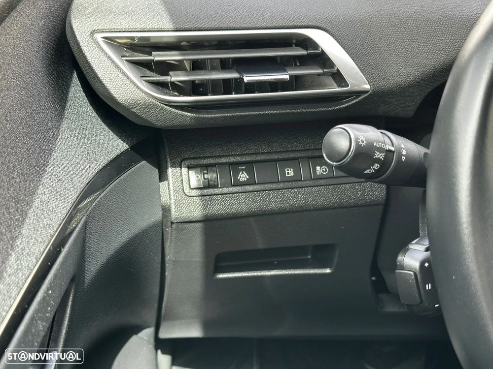 Peugeot 3008 1.6 Hybrid Allure e-EAT8 - 29