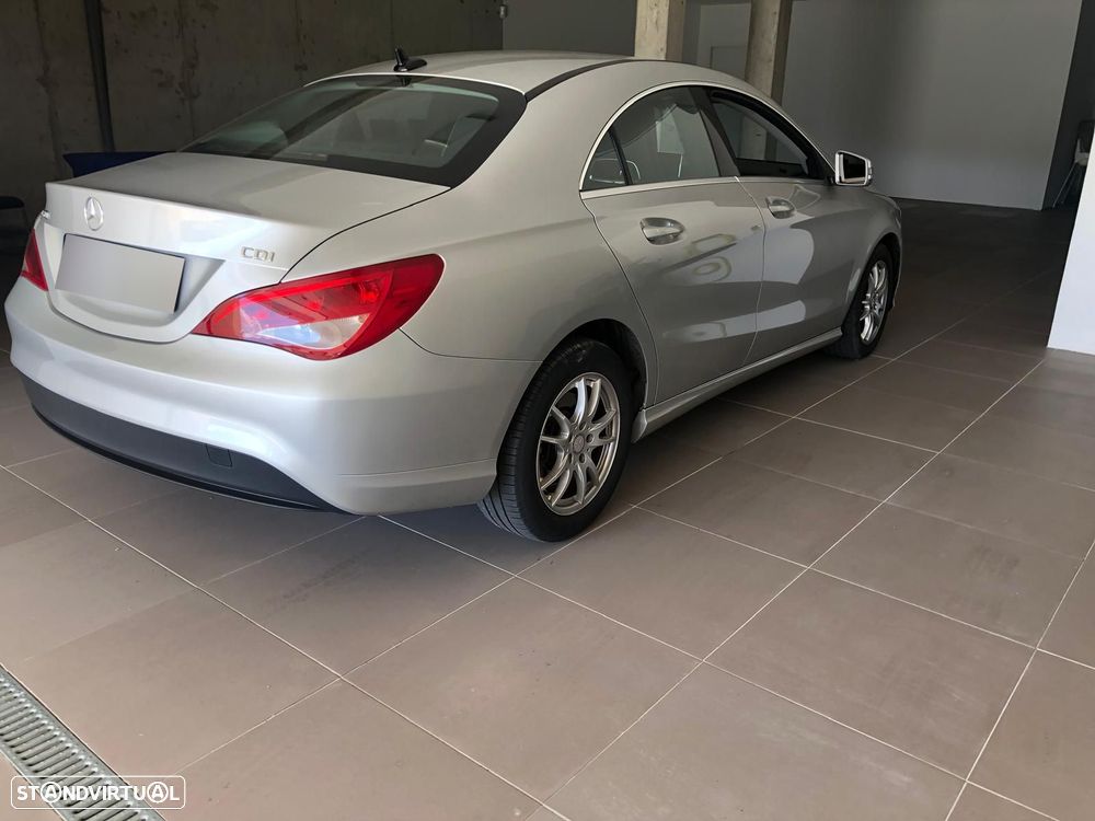 Mercedes-Benz CLA 200 CDI Urban - 12