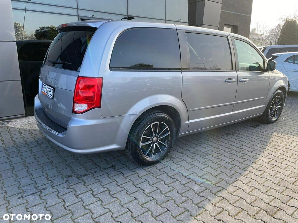 Dodge Grand Caravan - 4