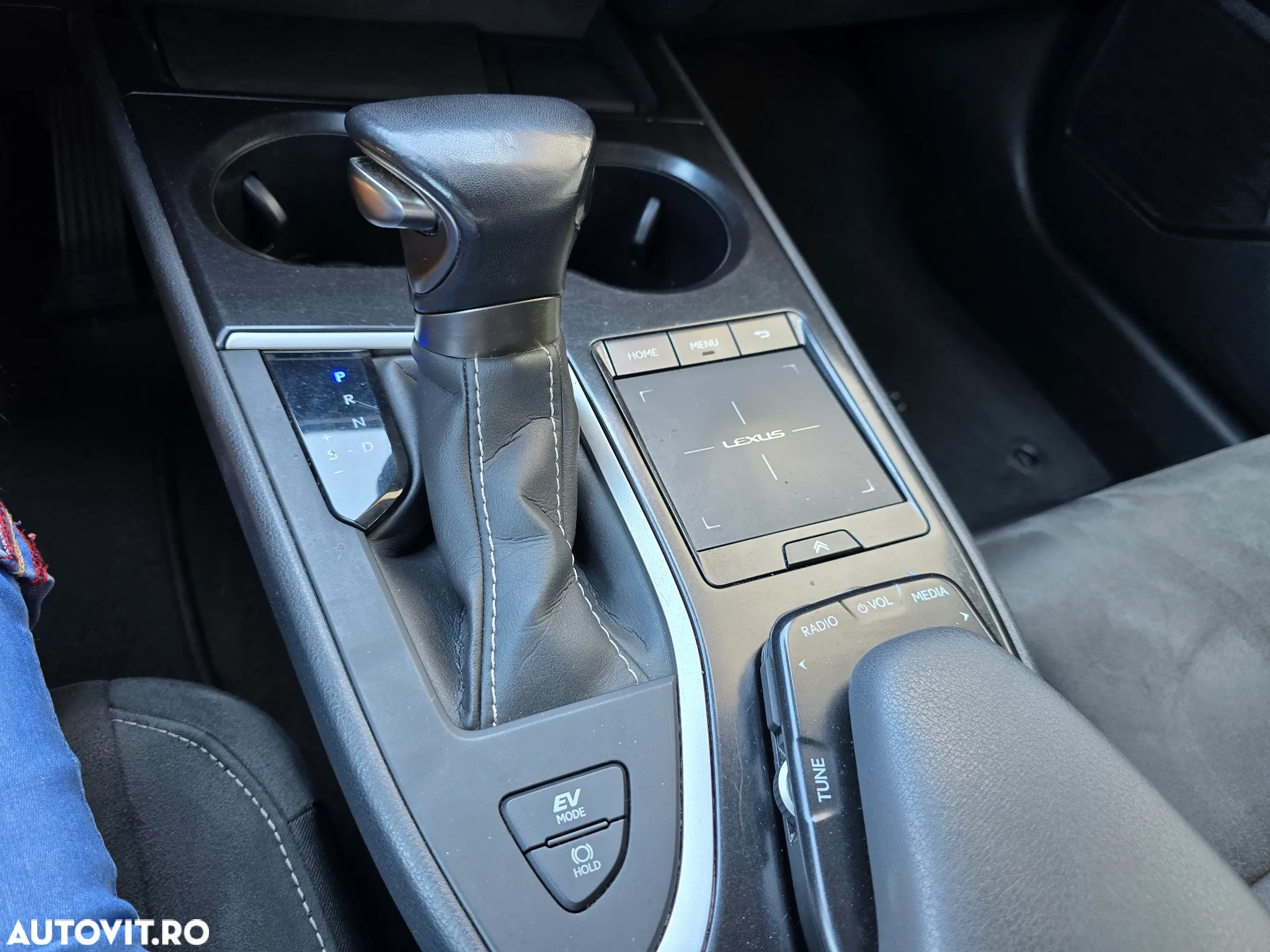Lexus UX - 16