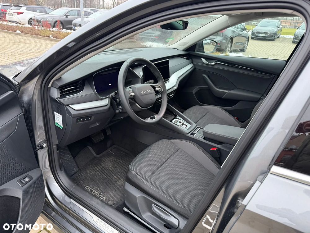 Skoda Octavia 2.0 TDI Edition 130 Essence DSG - 4