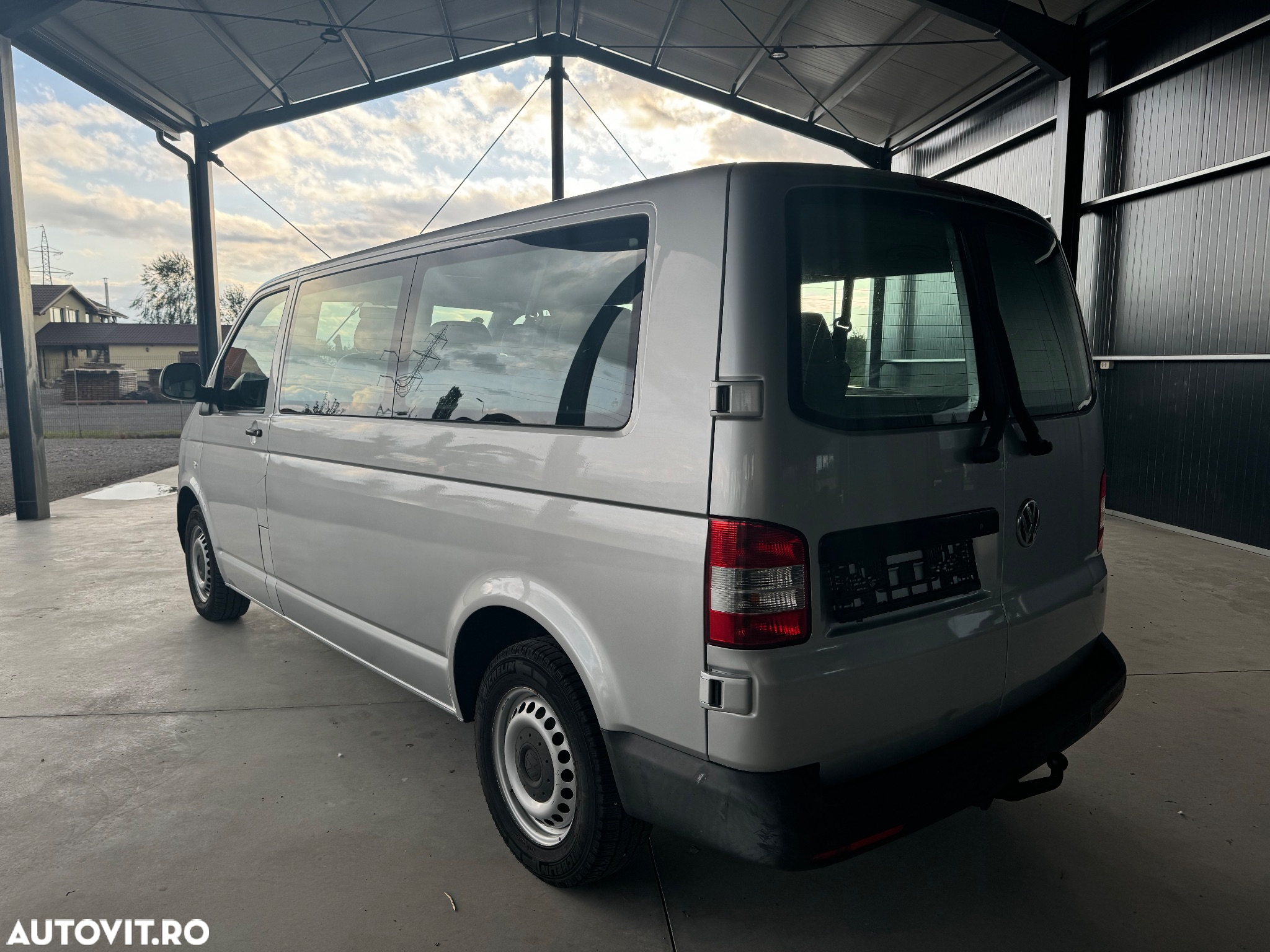 Volkswagen Caravelle - 4