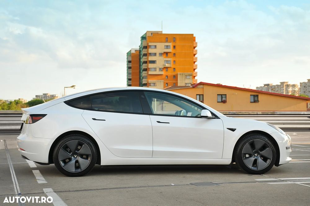 TESLA Model 3 2022 — imagine 12