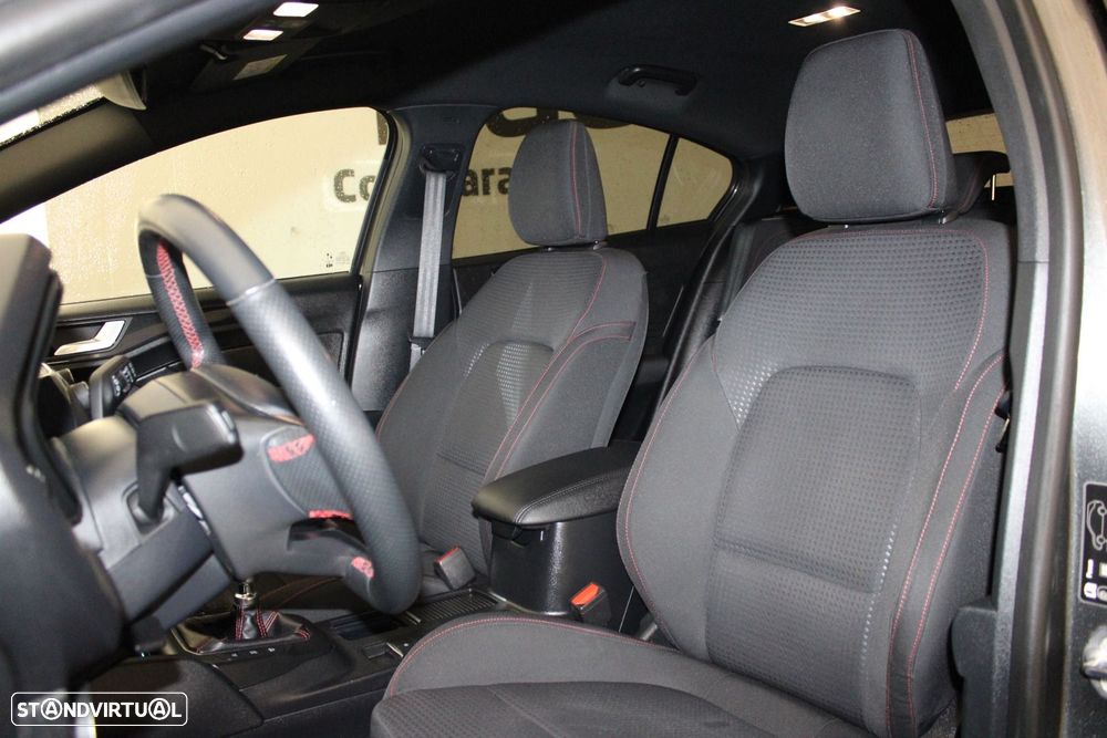 Ford Focus 1.0 EcoBoost ST-Line - 28