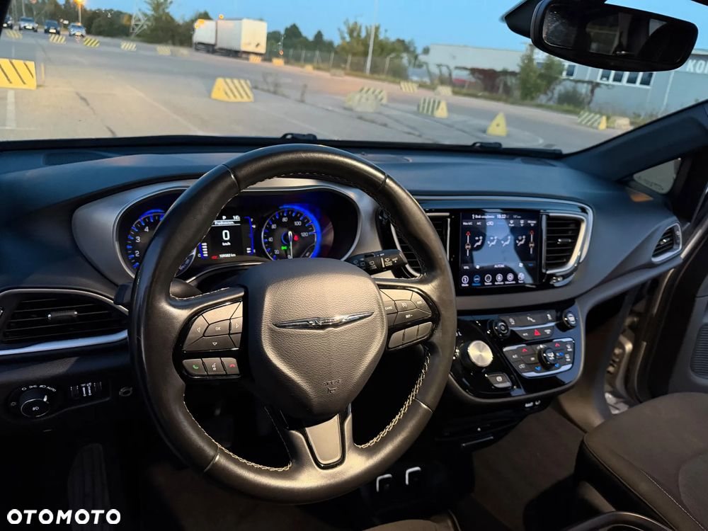 Chrysler Pacifica - 33