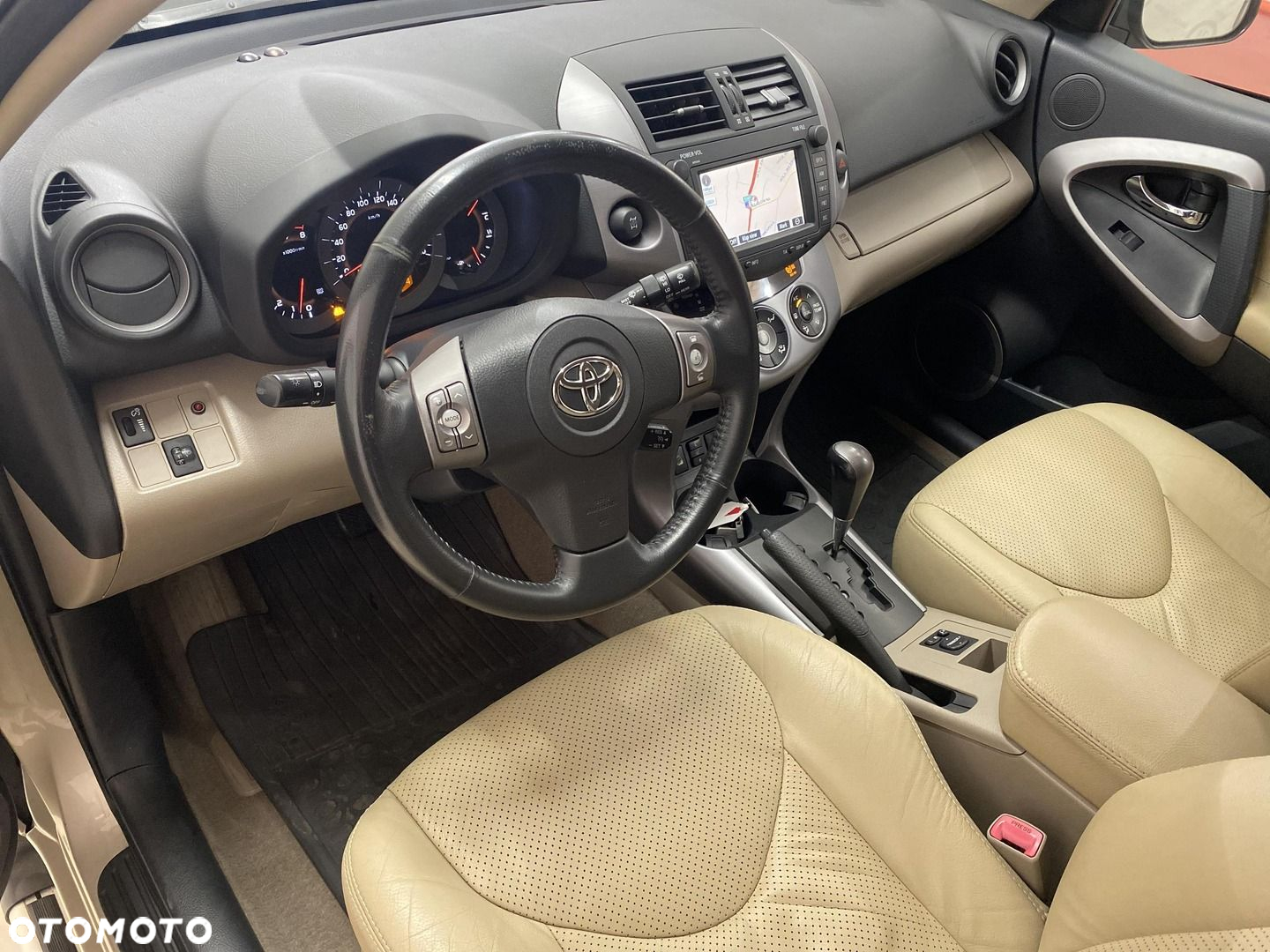 Toyota RAV4 - 10