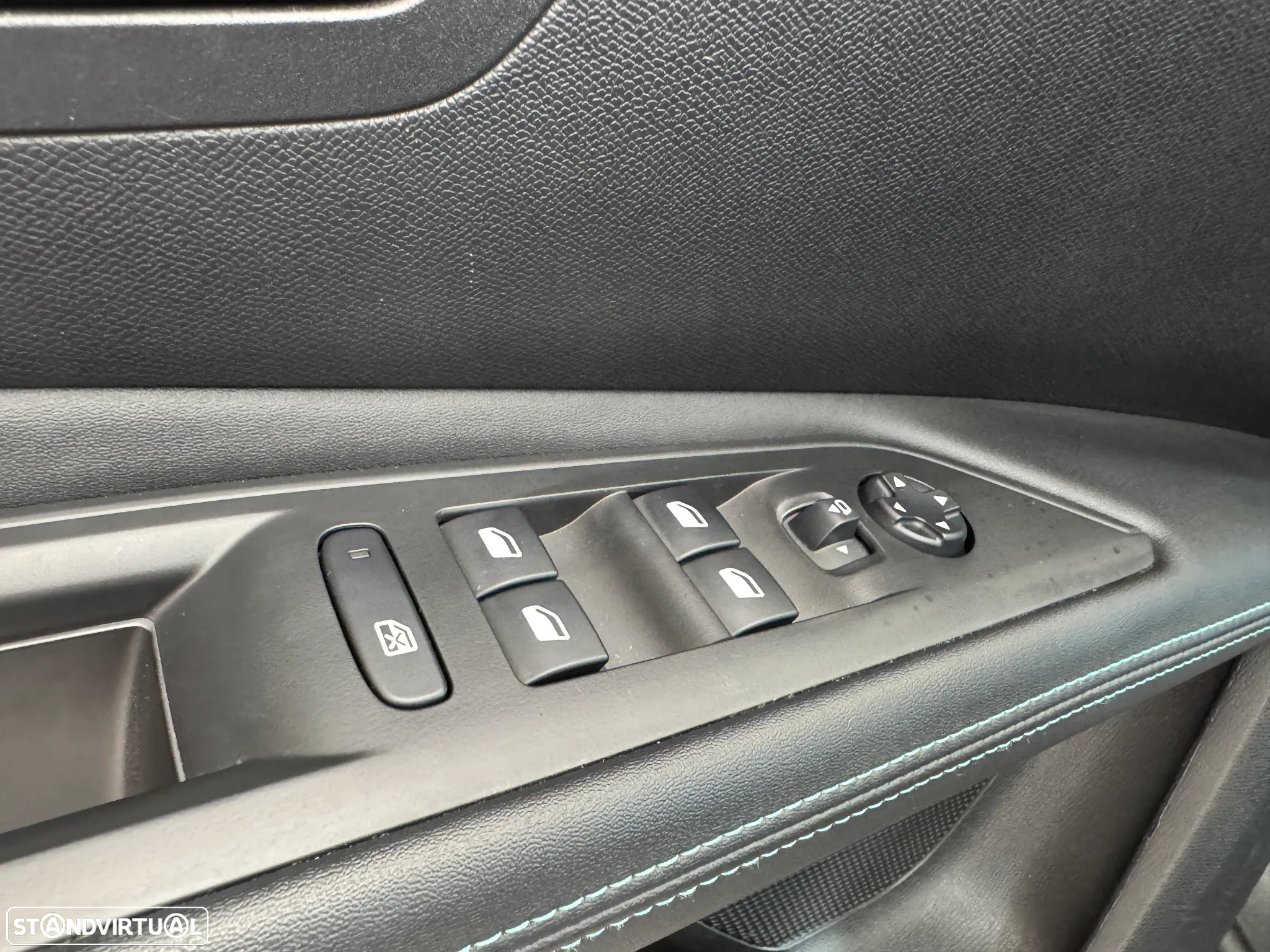 Peugeot 3008 1.6 Hybrid Allure Pack e-EAT8 - 34