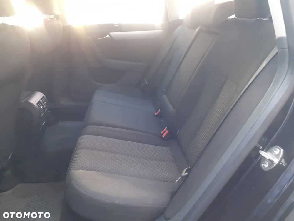 Volkswagen Passat - 19