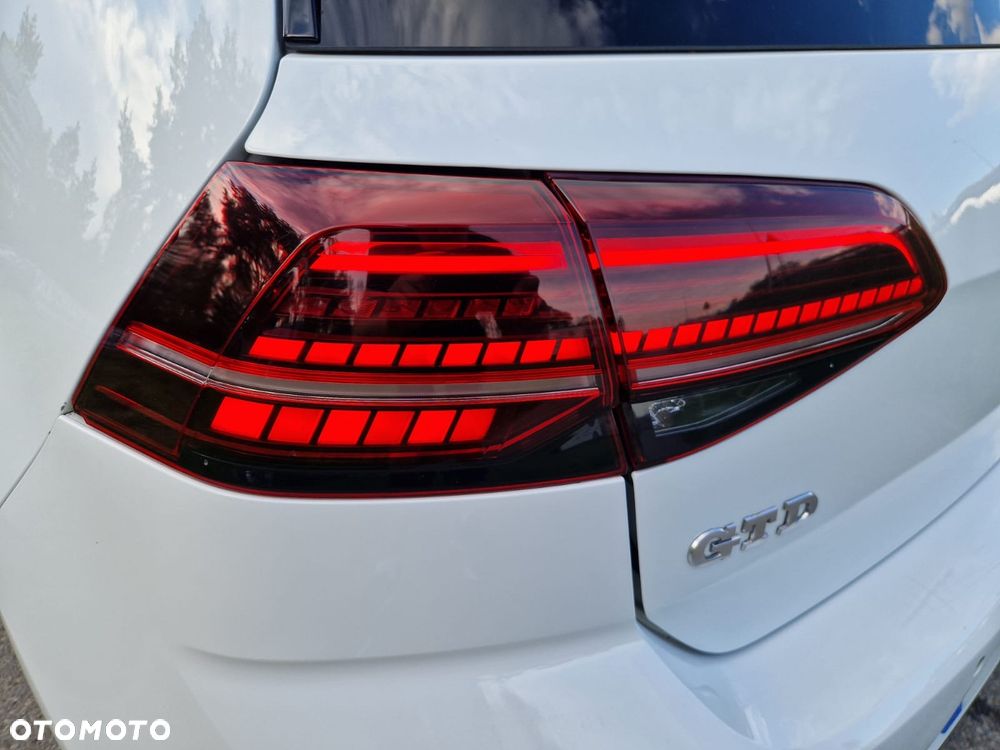 Volkswagen Golf - 37