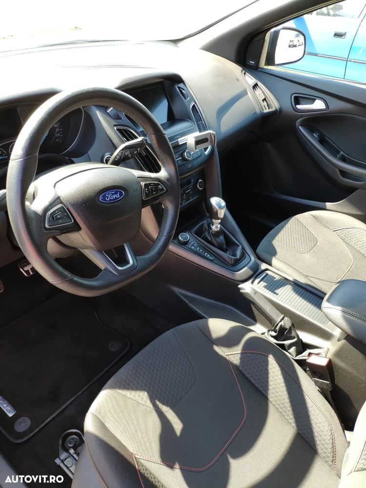 Ford Focus 1.5 Ecoboost ST-Line - 12