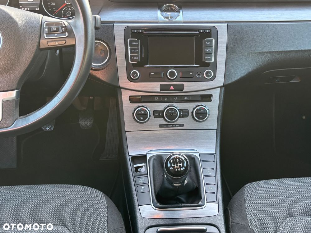 Volkswagen Passat - 20