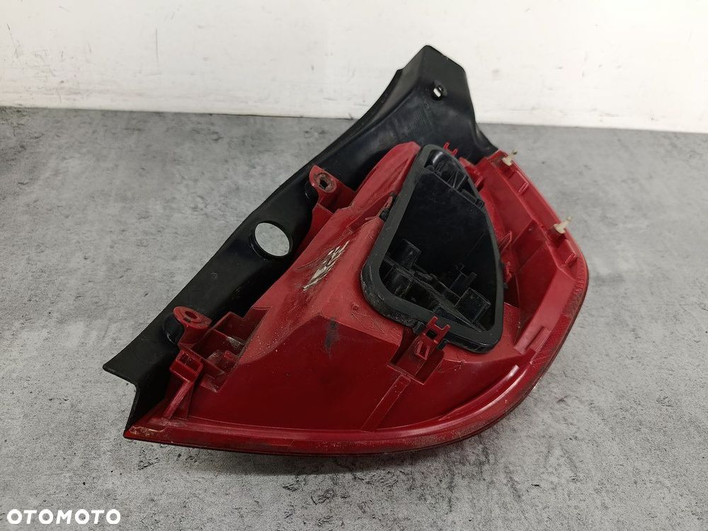 LAMPA TYLNA LEWA RENAULT CLIO III 8200776048 HATCHBACK - 4