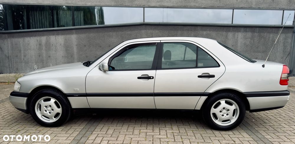 Mercedes-Benz Klasa C 180 Classic - 2