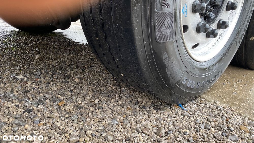 Schmitz Cargobull naczepa ruchoma podłoga - 9