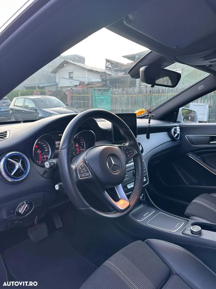 Mercedes-Benz CLA 180 7G-DCT - 38