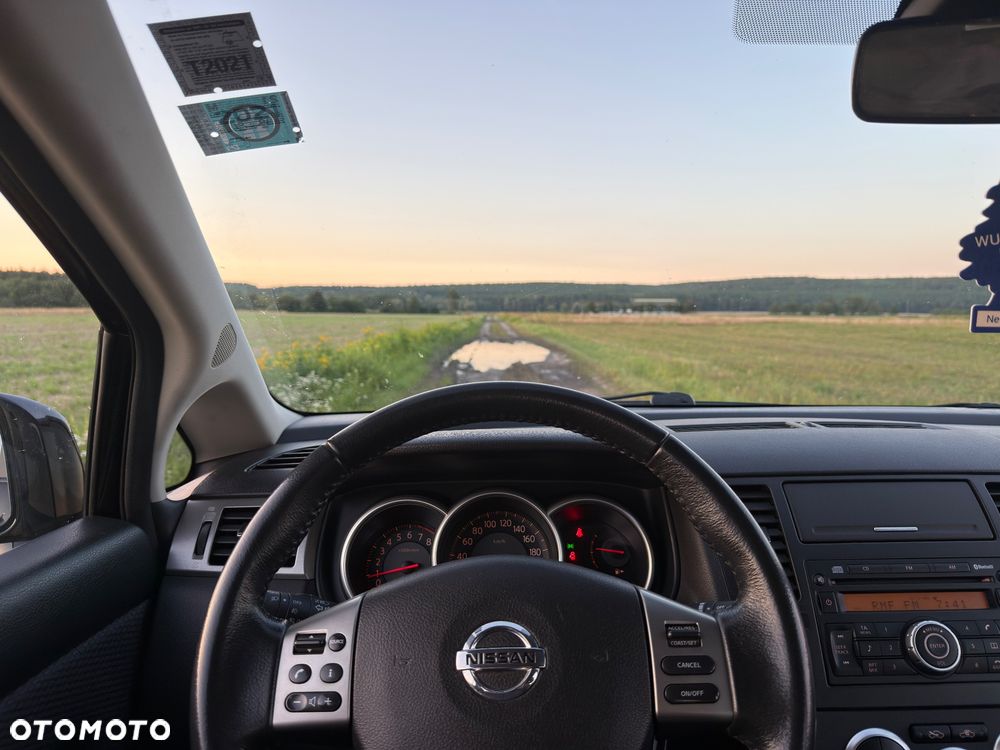 Nissan Tiida - 12