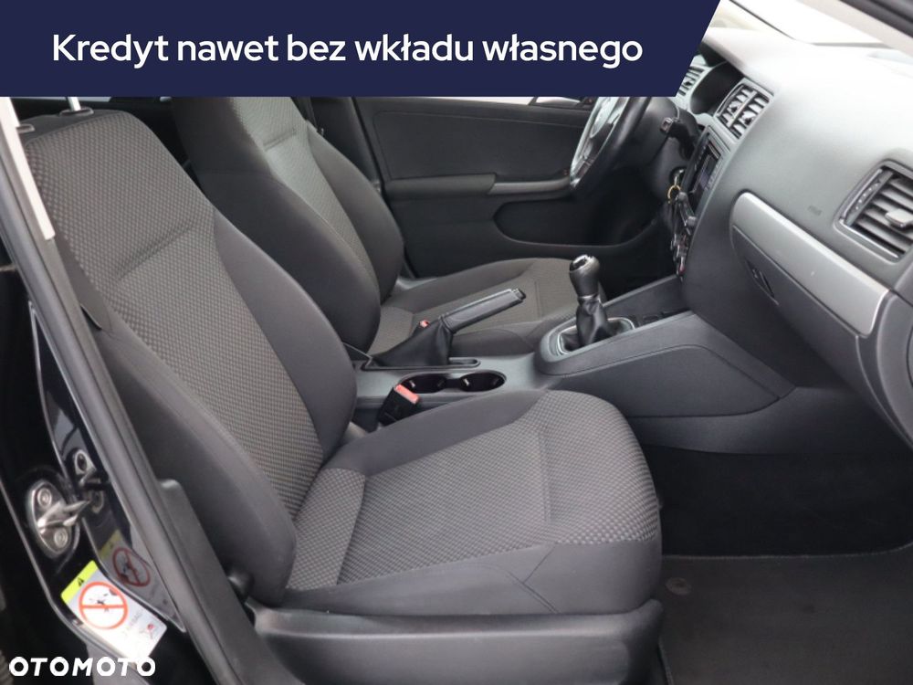 Volkswagen Jetta - 11