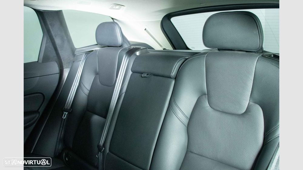 Volvo XC 60 2.0 T6 PHEV Core AWD - 18