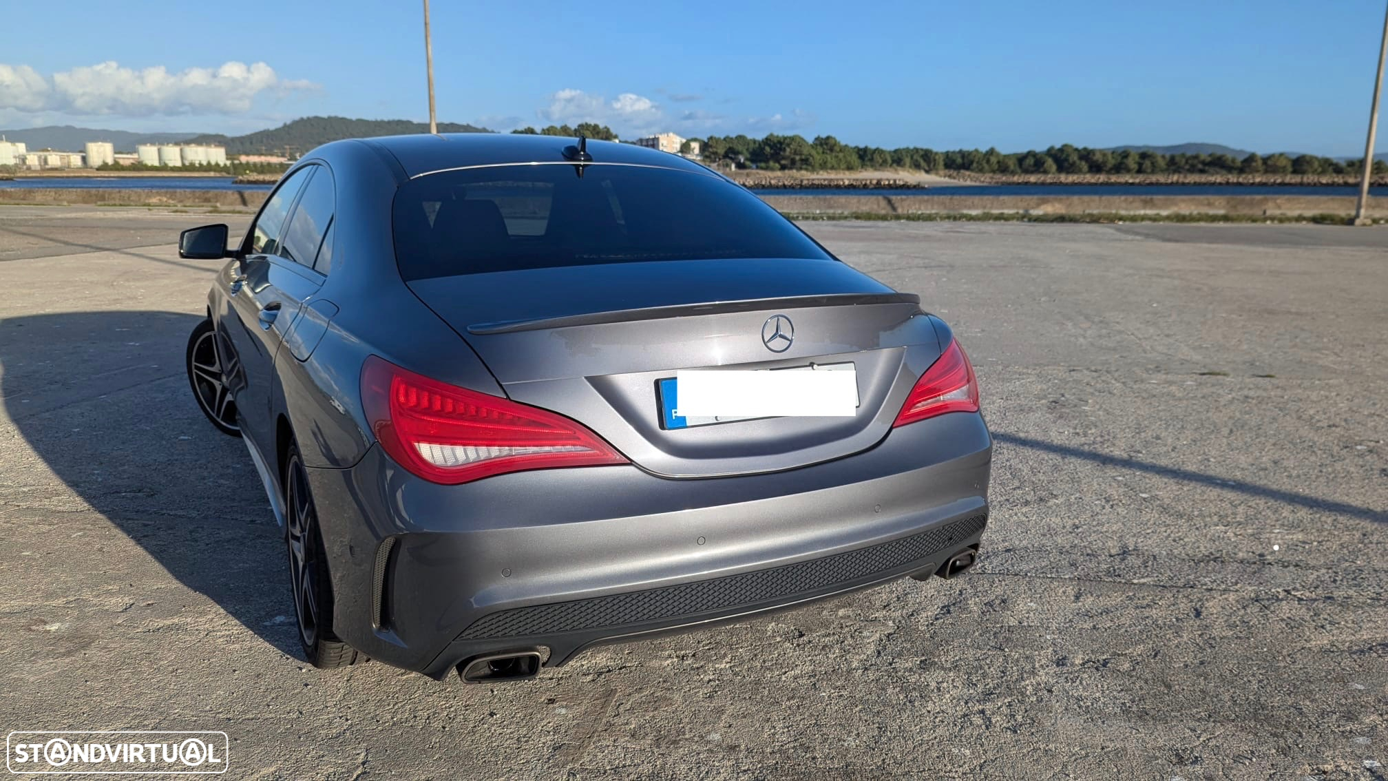 Mercedes-Benz CLA 180 d Shooting Brake AMG Line - 2