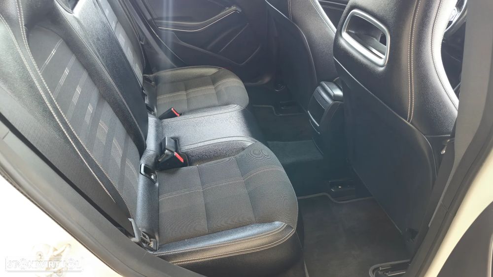Mercedes-Benz CLA 180 d Urban Aut. - 16