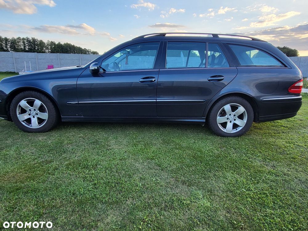 Mercedes-Benz E-Class 2003 photo 2