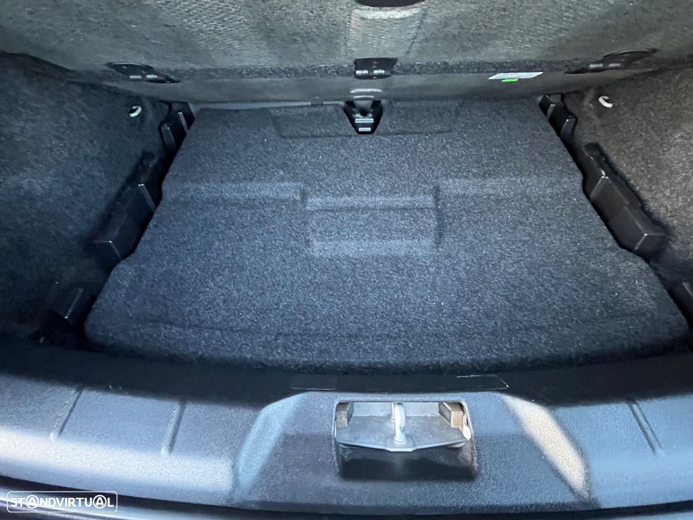 Volvo V40 2.0 D3 Momentum - 29