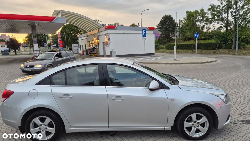Chevrolet Cruze 1.6 LS+ - 6