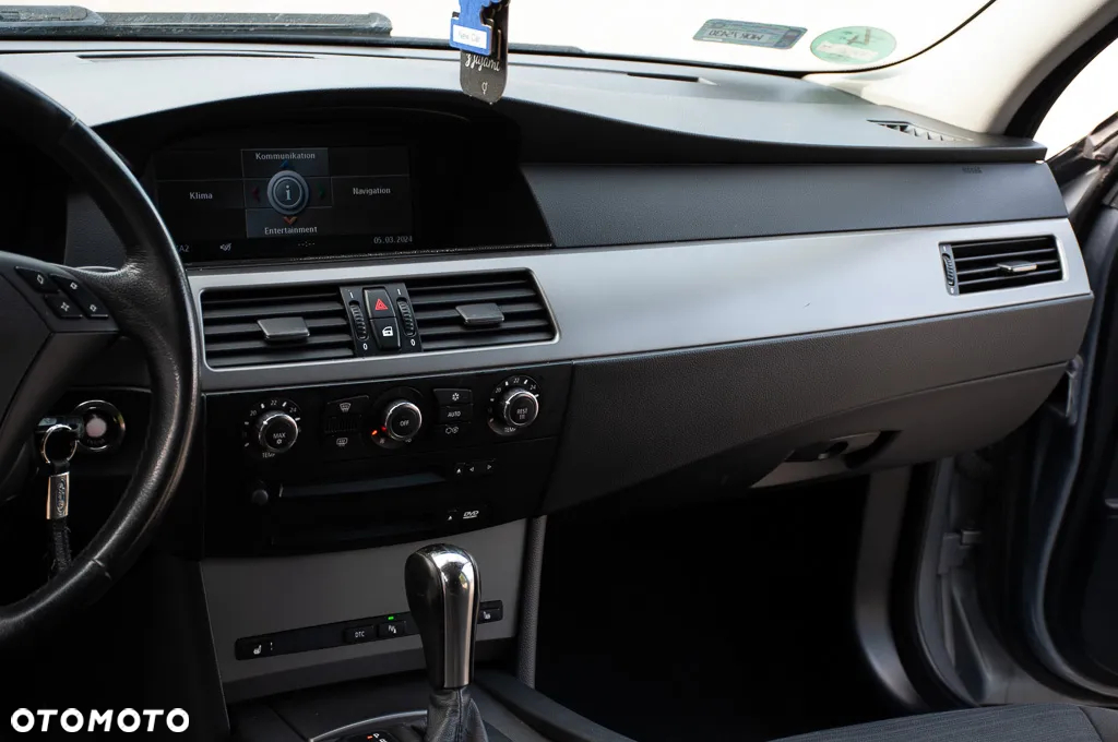 BMW Seria 5 525i Touring - 30