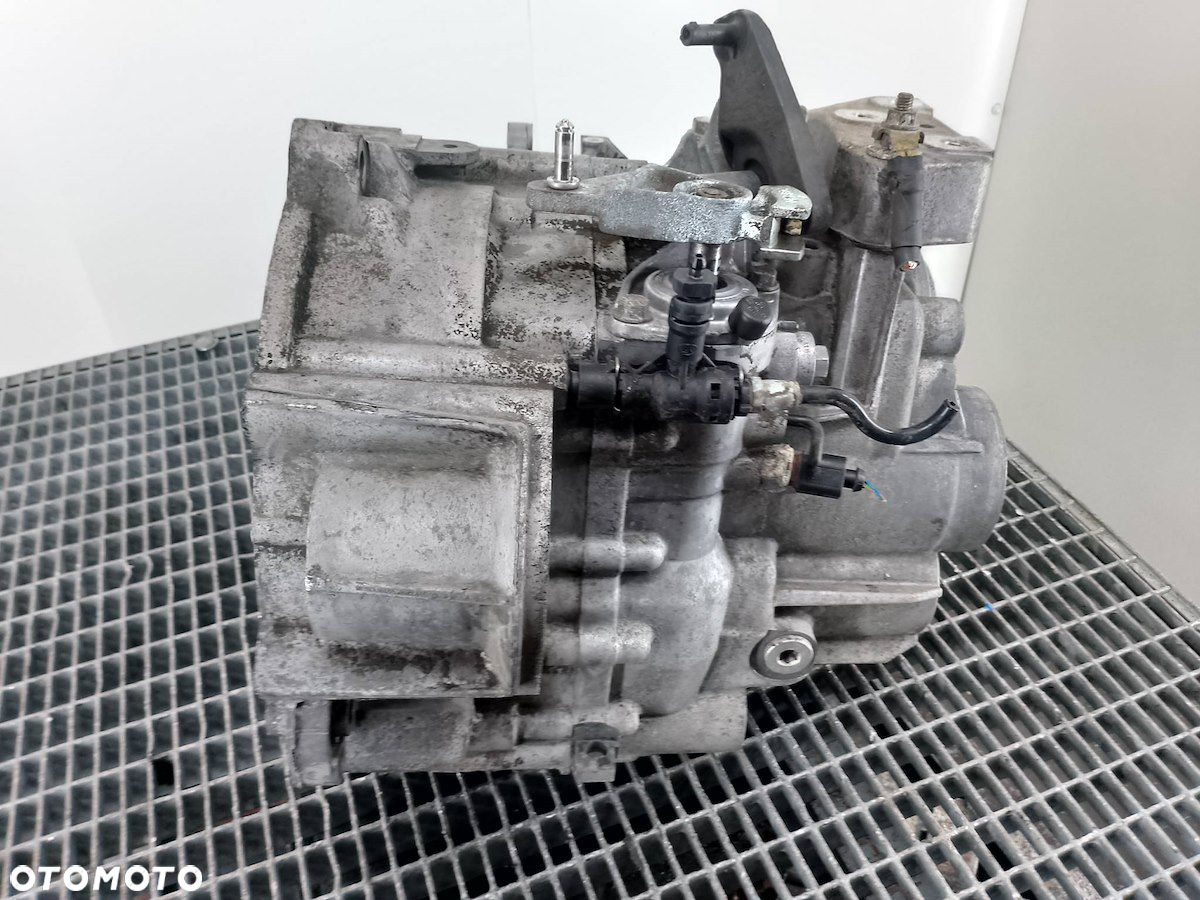 SKRZYNIA BIEGÓW MANUALNA VW TOURAN I KXD 1.9 TDI - 3