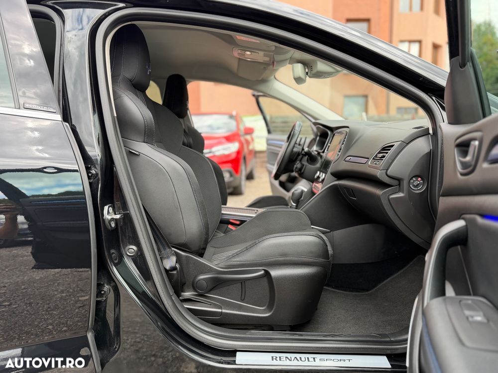 Renault Megane ENERGY TCe 205 EDC GT - 30
