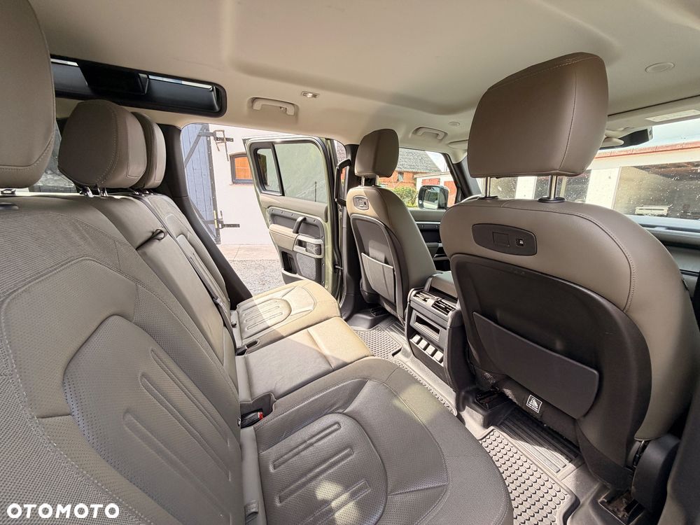 Land Rover Defender 2.0 D240 SE - 8