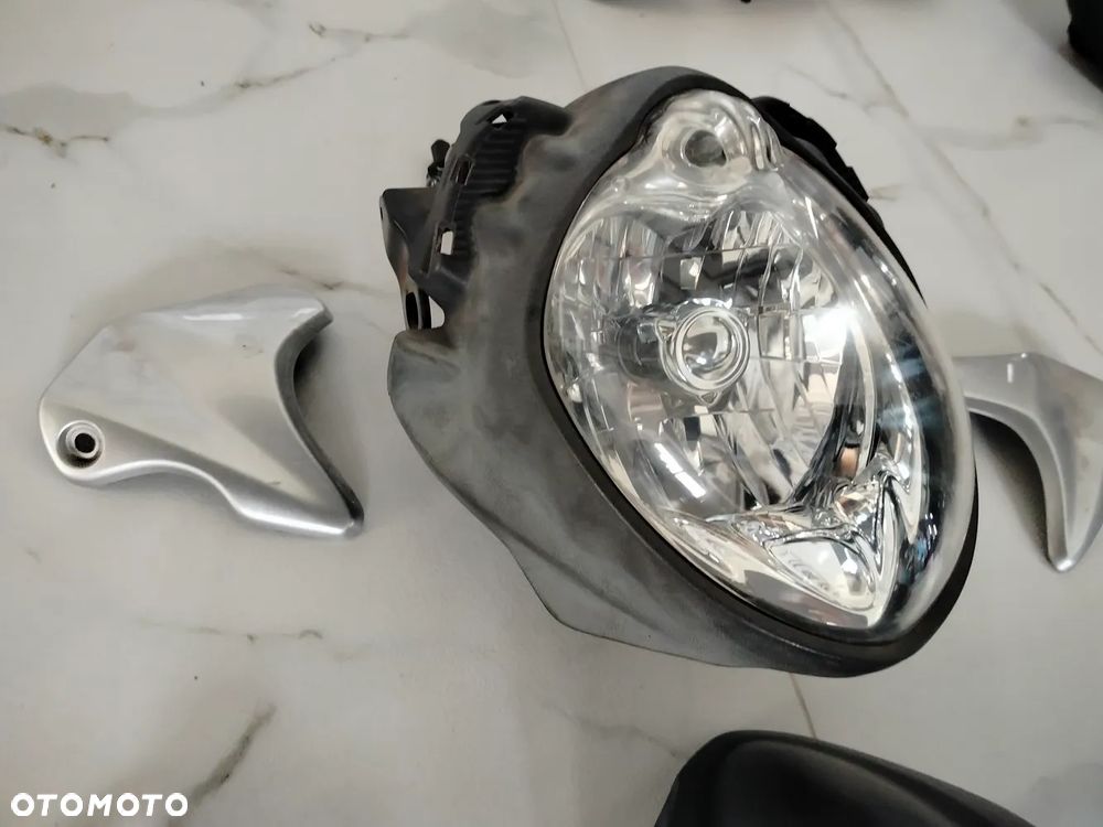 SUZUKI GLADIUS SFV 650 reflektor lampa LICZNIK ZEGARY PRĘDKOŚCIOMIERZ CHŁODNICA WODY - 2