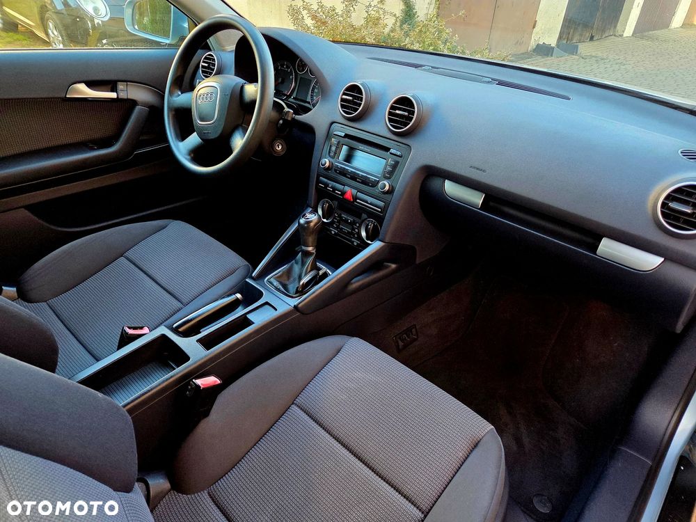 Audi A3 3-drzwiowe 1.6 Attraction - 16