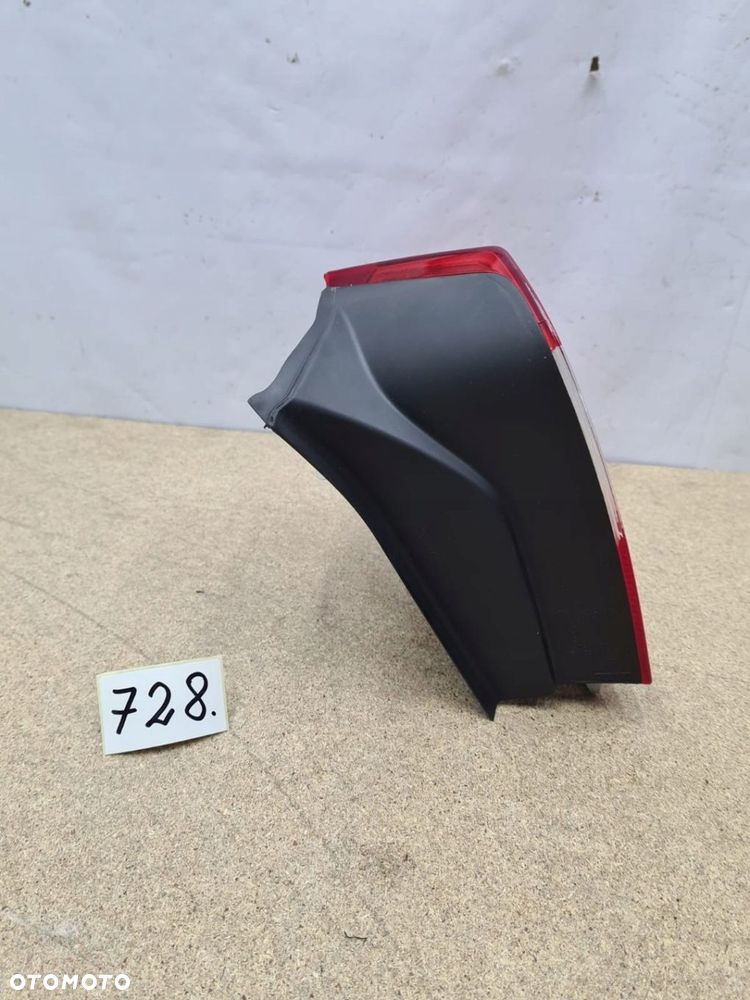 VOLVO V70 XC70 LAMPA TYŁ PRAWA - 6